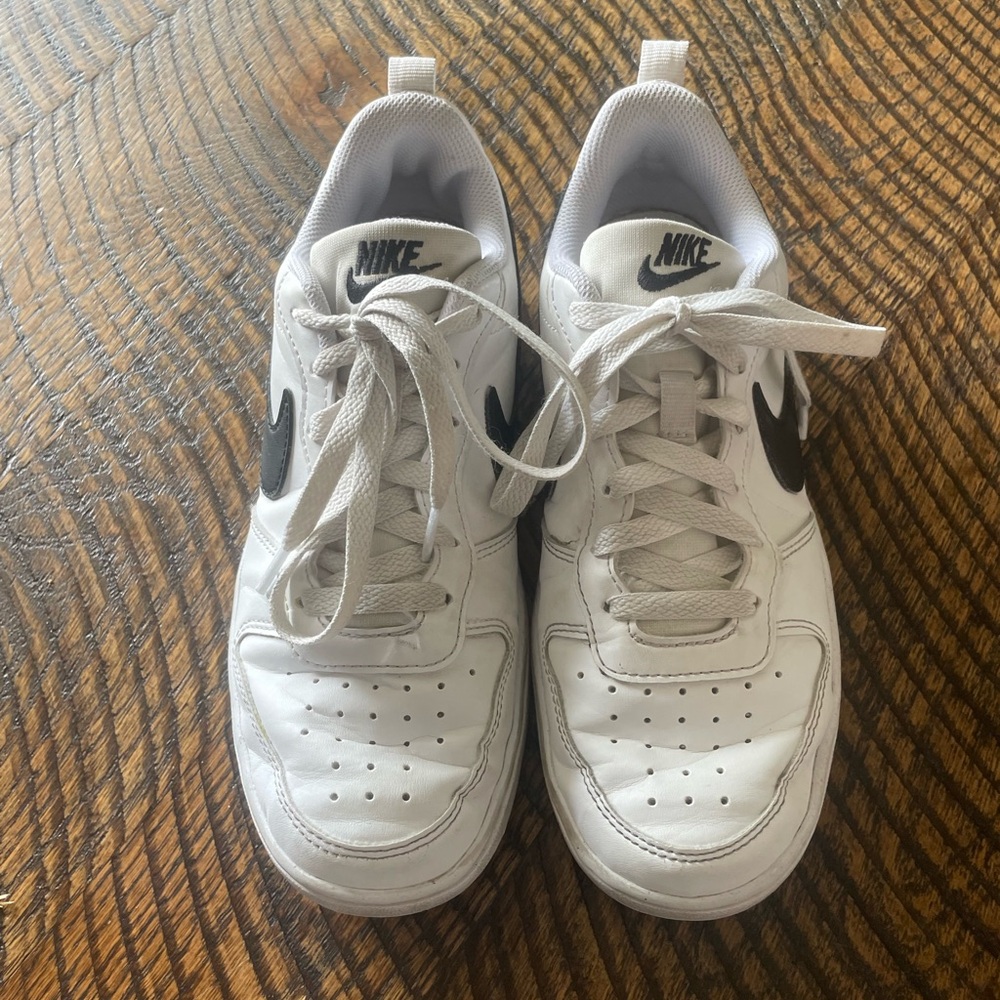 GUC — Nike Borough Low Kids — size 5Y — white with black check Nike